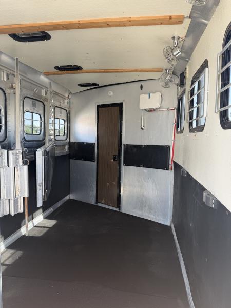 Used 1997 Kiefer 3 Horse Weekender Gooseneck Horse Trailer