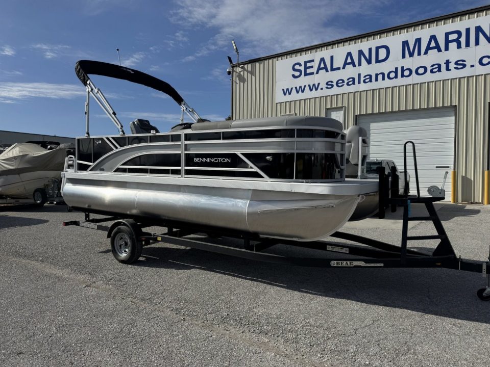 Used 2025 Bennington 18 S Cruise Pontoon Boat Narrow Beam