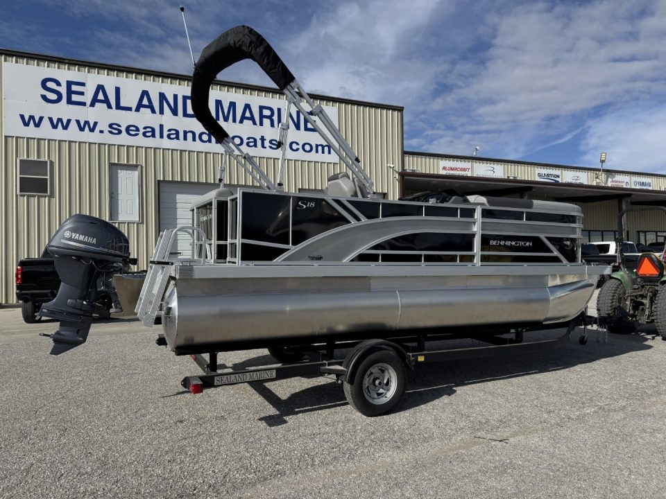 Used 2025 Bennington 18 S Cruise Pontoon Boat Narrow Beam