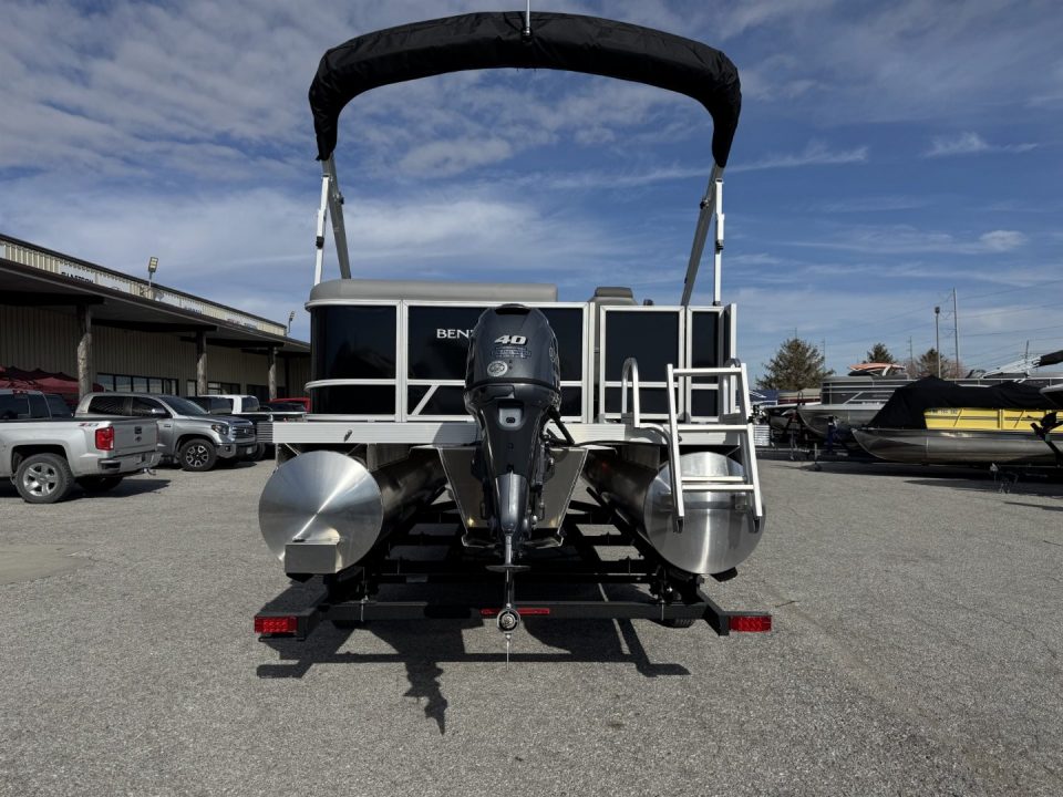 Used 2025 Bennington 18 S Cruise Pontoon Boat Narrow Beam