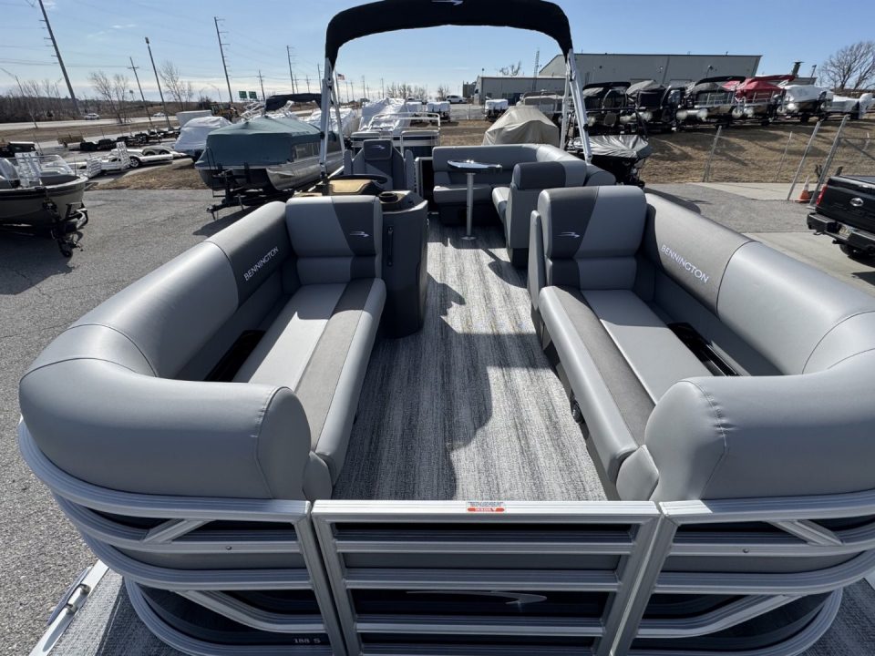 Used 2025 Bennington 18 S Cruise Pontoon Boat Narrow Beam