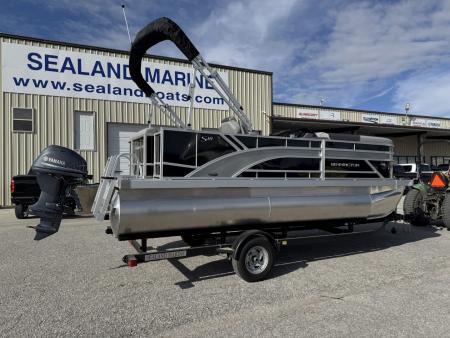 Used 2025 Bennington 18 S Cruise Pontoon Boat Narrow Beam