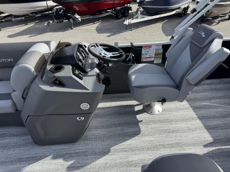 Used 2025 Bennington 18 S Cruise Pontoon Boat Narrow Beam