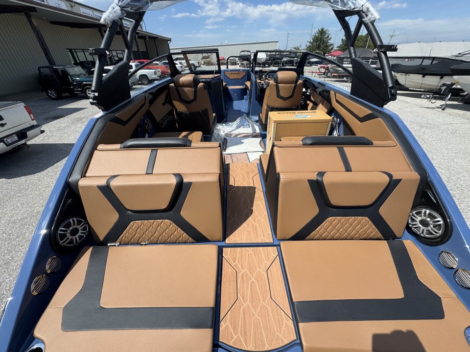New 2026 Yamaha Boats 222 XE Jet Boat