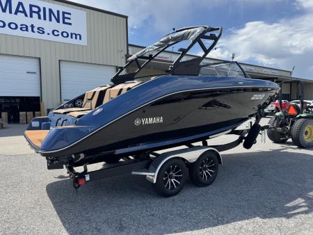 New 2026 Yamaha Boats 222 XE Jet Boat
