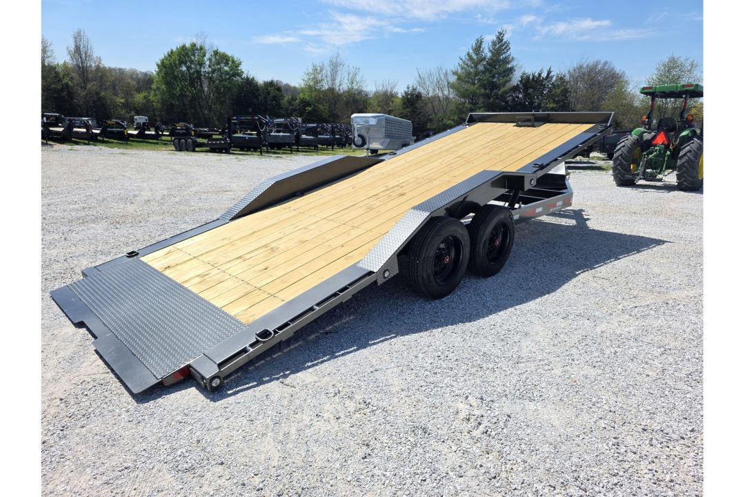 New 2026 MAXX-D 102X22 TANDEM 17.5K FULL TILT W/ HYDROJACKS, DRIVE OVER FENDERS, WINCH PLATE & WIRELESS REMOTE