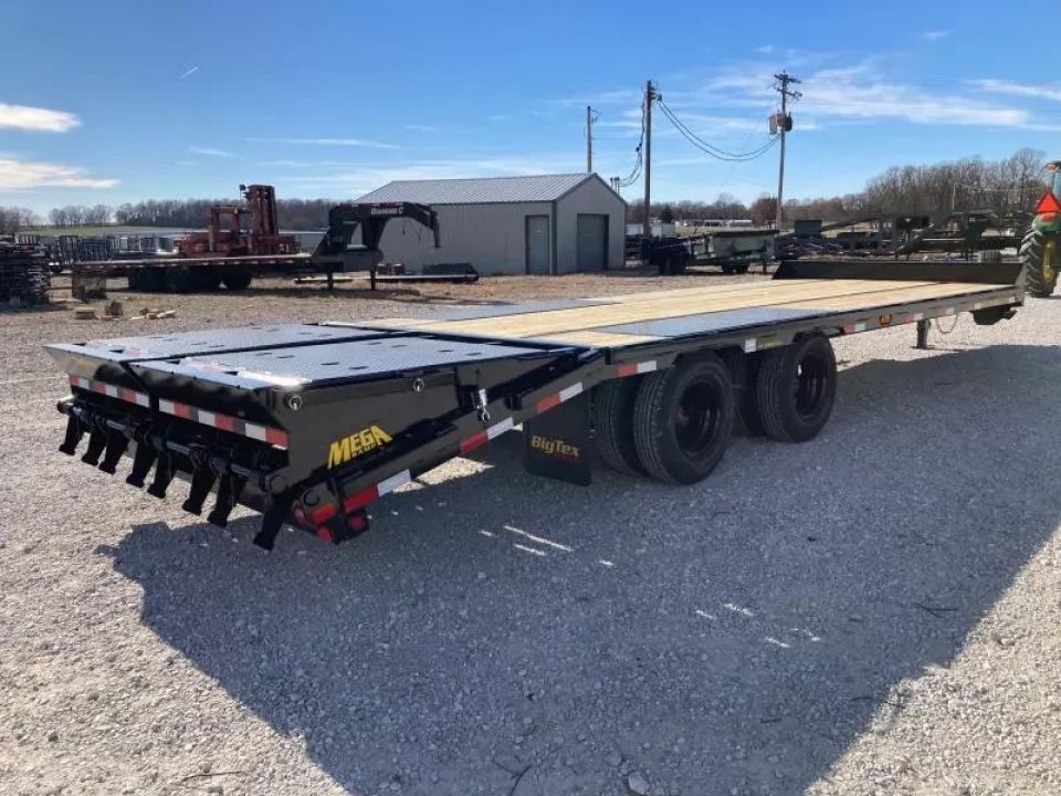 New 2025 Big Tex Trailers 102X30 TANDEM 23.9K DECKOVER PINTLE W/ MAX RAMPS