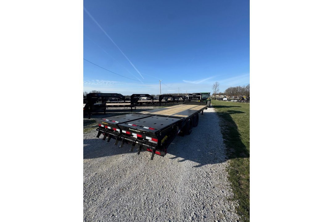 New 2026 Big Tex Trailers 102x25 Tandem 25.9K GN Flatbed w/ Mega Ramps, 2-Speed Jacks & 14 Ply Tires