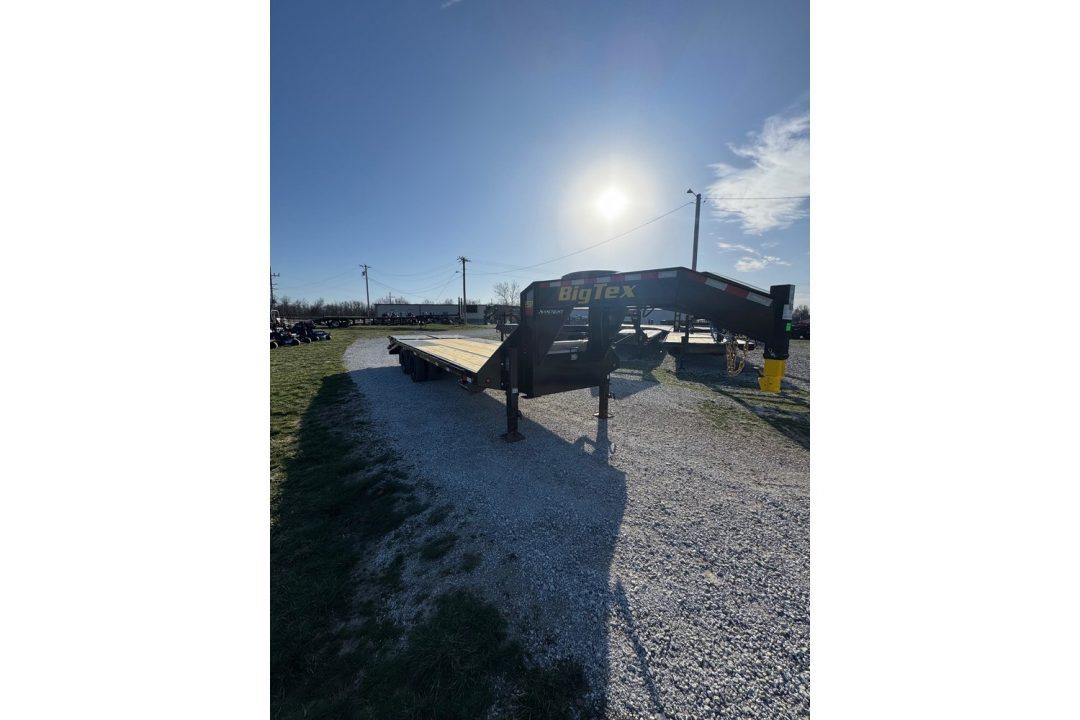 New 2026 Big Tex Trailers 102x25 Tandem 25.9K GN Flatbed w/ Mega Ramps, 2-Speed Jacks & 14 Ply Tires
