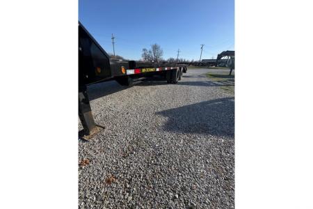 New 2026 Big Tex Trailers 102x25 Tandem 25.9K GN Flatbed w/ Mega Ramps, 2-Speed Jacks & 14 Ply Tires