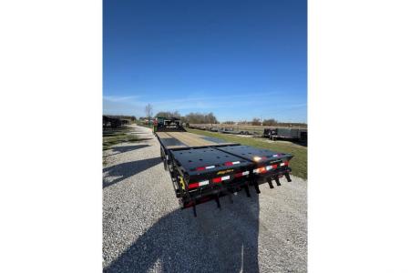 New 2026 Big Tex Trailers 102x25 Tandem 25.9K GN Flatbed w/ Mega Ramps, 2-Speed Jacks & 14 Ply Tires
