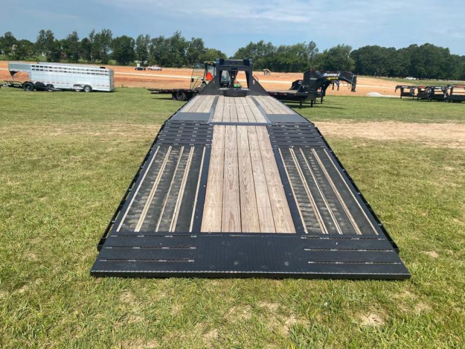 Used 2023 Diamond C Trailers 102X32 FMAX212 TANDEM GOOSENECK HYDROTAIL - BILLINGS RENTAL - NOT FOR SALE