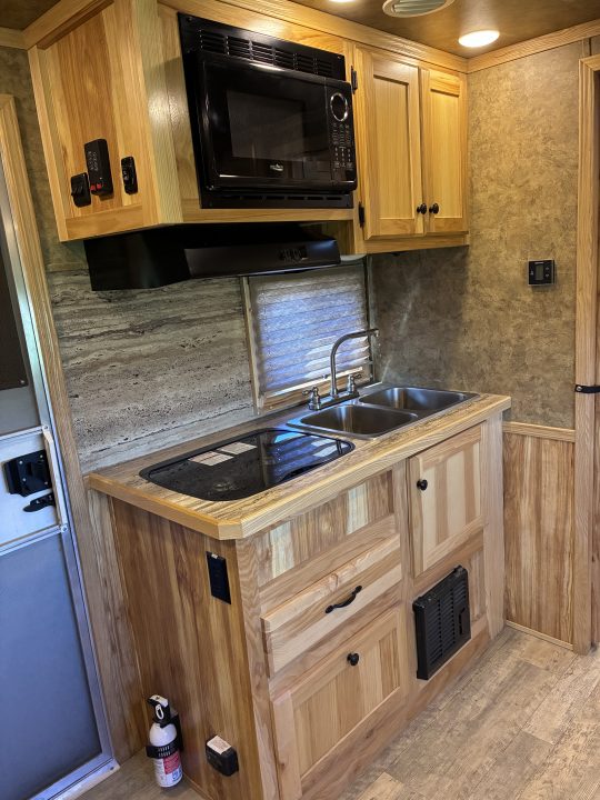 Used 2017 Lakota C311 Horse Trailer