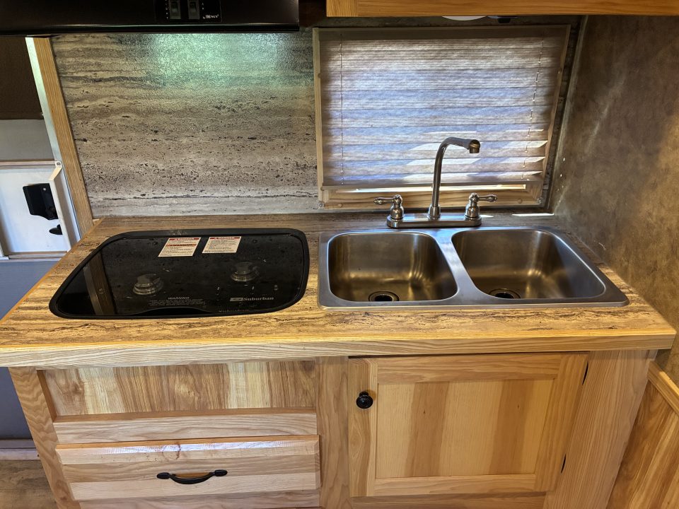 Used 2017 Lakota C311 Horse Trailer