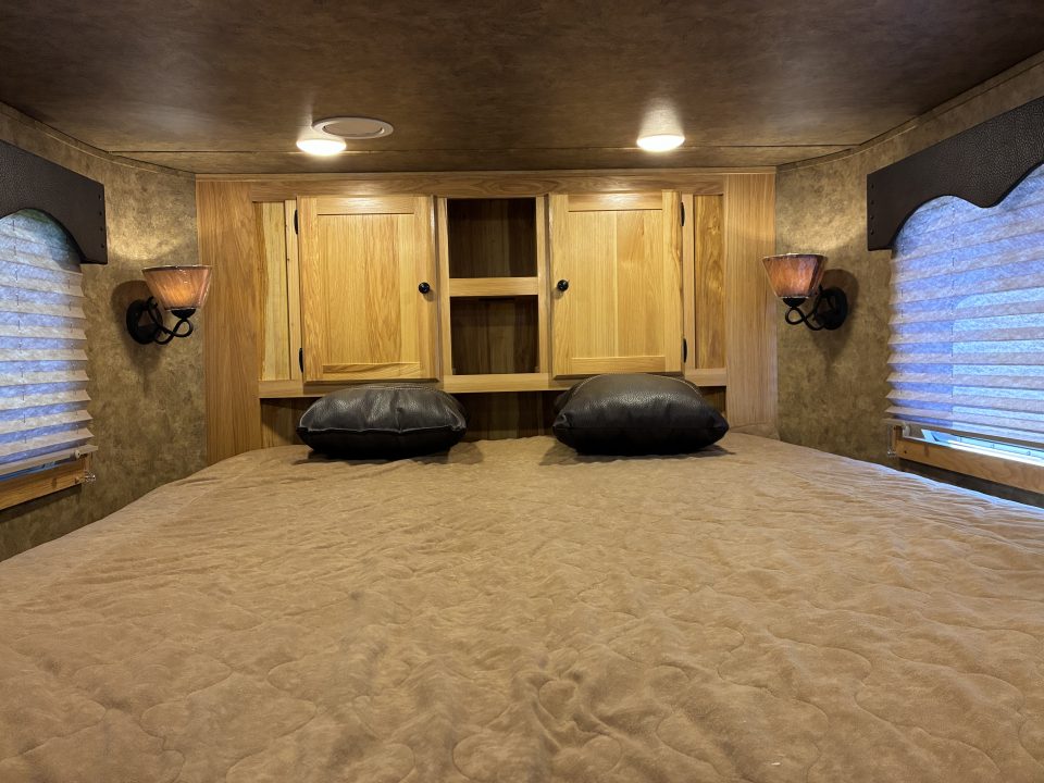 Used 2017 Lakota C311 Horse Trailer