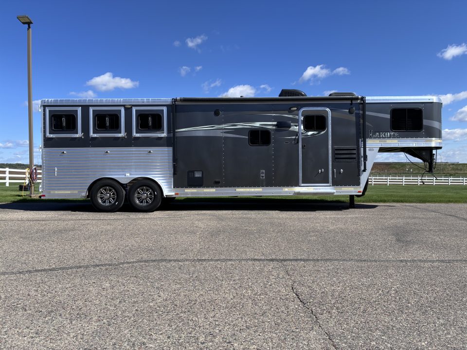 Used 2017 Lakota C311 Horse Trailer