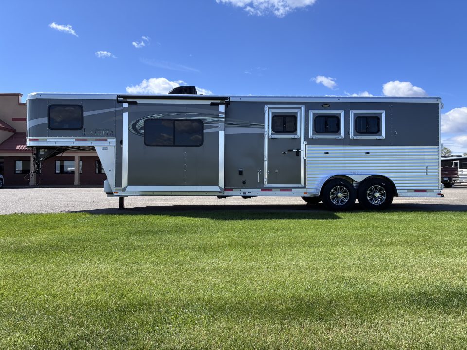 Used 2017 Lakota C311 Horse Trailer