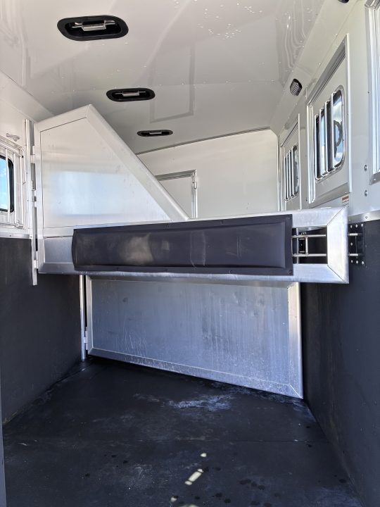 Used 2017 Lakota C311 Horse Trailer