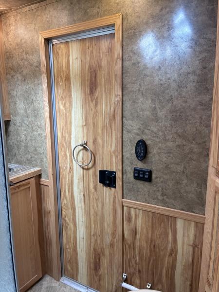 Used 2017 Lakota C311 Horse Trailer