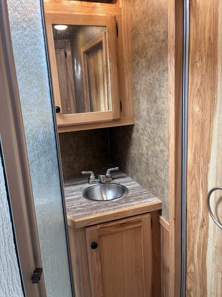 Used 2017 Lakota C311 Horse Trailer