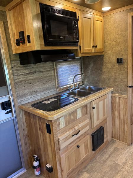 Used 2017 Lakota C311 Horse Trailer