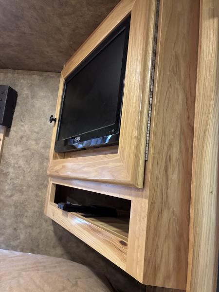 Used 2017 Lakota C311 Horse Trailer