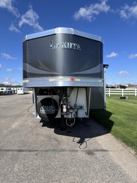 Used 2017 Lakota C311 Horse Trailer