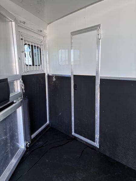 Used 2017 Lakota C311 Horse Trailer