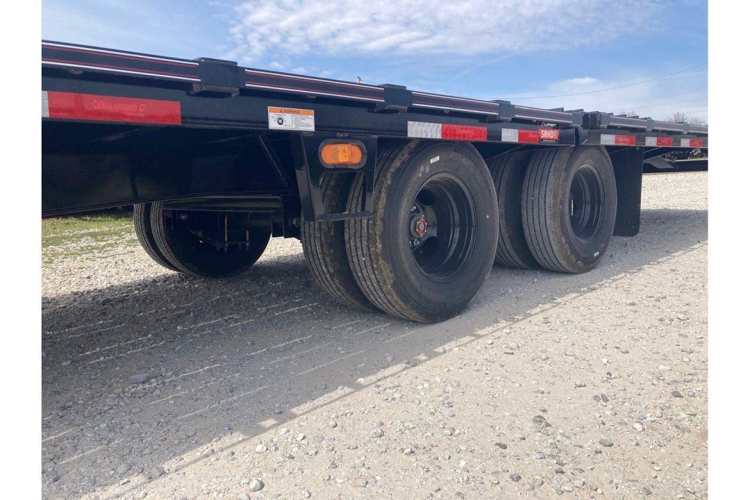 New 2026 Diamond C Trailers 102X32 TANDEM 25K GN HYDROTAIL W/ BLACKWOOD RUNNERS, HYDROJACKS, SOLAR CHARGER & WIRELESS REMOTE