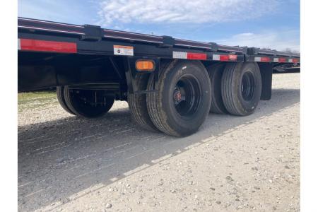 New 2026 Diamond C Trailers 102X32 TANDEM 25K GN HYDROTAIL W/ BLACKWOOD RUNNERS, HYDROJACKS, SOLAR CHARGER & WIRELESS REMOTE