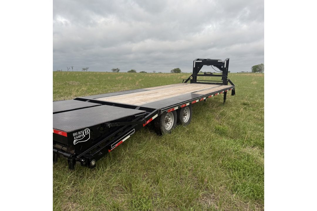 Used 2022 Starlite Trailers TANDEM GN W / RAMPS 102X25