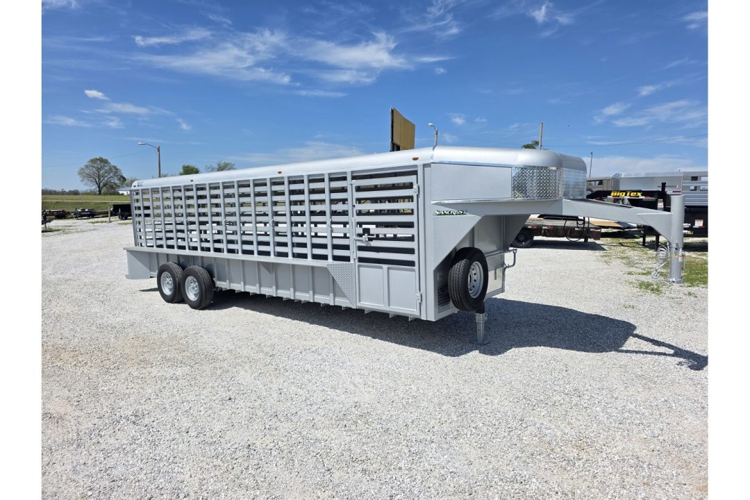 New 2026 Calico Trailers 6'8X24 TANDEM GN RANCH KING LIVESTOCK W/ BRUSH FENDERS/ 2 CUT GATES/