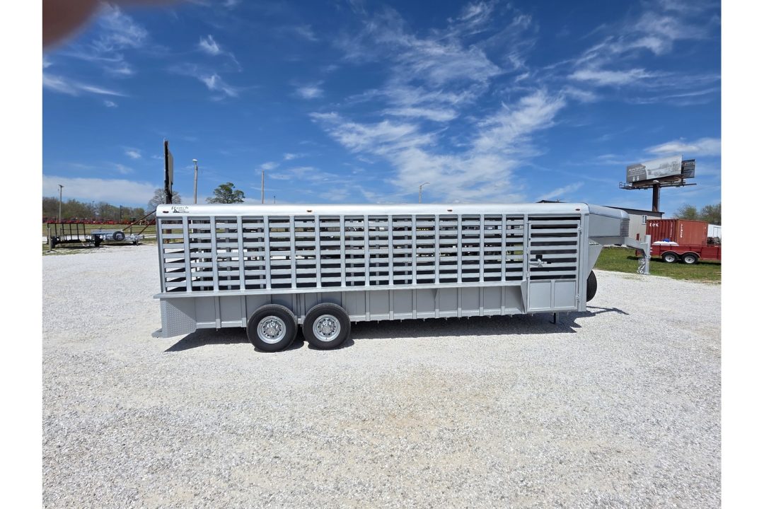 New 2026 Calico Trailers 6'8X24 TANDEM GN RANCH KING LIVESTOCK W/ BRUSH FENDERS/ 2 CUT GATES/