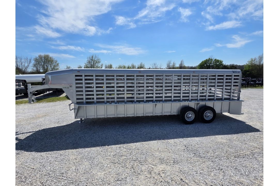 New 2026 Calico Trailers 6'8X24 TANDEM GN RANCH KING LIVESTOCK W/ BRUSH FENDERS/ 2 CUT GATES/