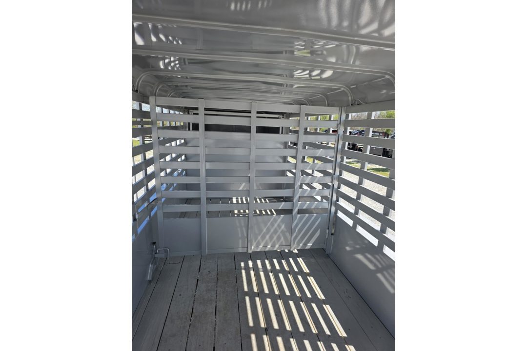 New 2026 Calico Trailers 6'8X24 TANDEM GN RANCH KING LIVESTOCK W/ BRUSH FENDERS/ 2 CUT GATES/