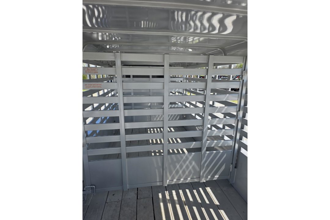 New 2026 Calico Trailers 6'8X24 TANDEM GN RANCH KING LIVESTOCK W/ BRUSH FENDERS/ 2 CUT GATES/