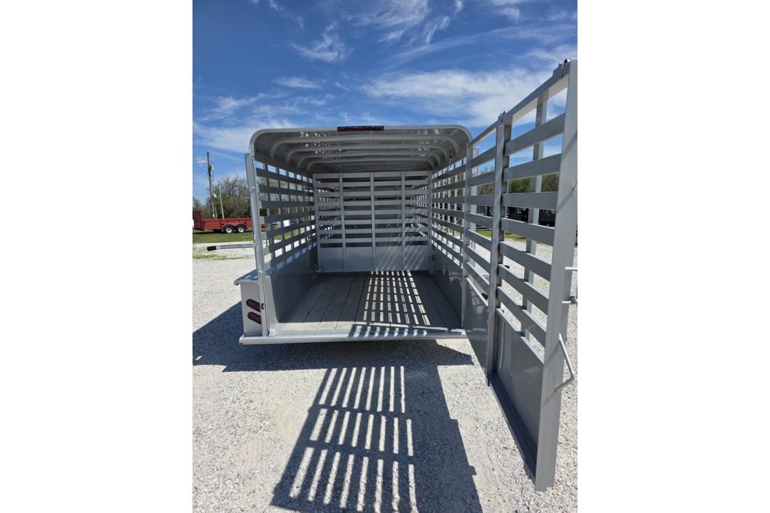 New 2026 Calico Trailers 6'8X24 TANDEM GN RANCH KING LIVESTOCK W/ BRUSH FENDERS/ 2 CUT GATES/