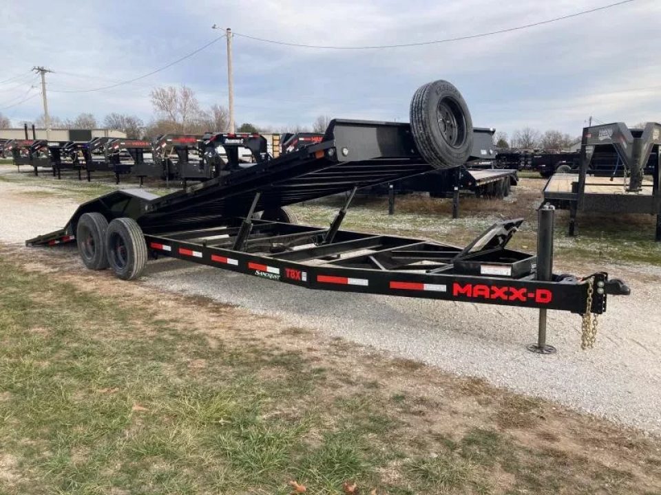 New 2026 MAXX-D 102X24 TANDEM 17.5K FULL TILT W/ HYDROJACK, WINCH PLATE, DRIVE OVER FENDERS & WIRELESS REMOTE