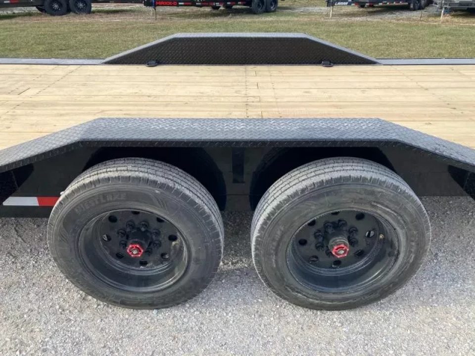 New 2026 MAXX-D 102X24 TANDEM 17.5K FULL TILT W/ HYDROJACK, WINCH PLATE, DRIVE OVER FENDERS & WIRELESS REMOTE