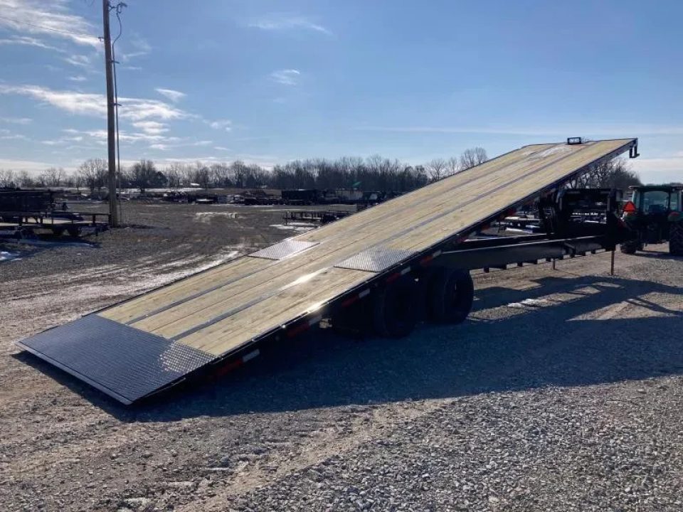 New 2026 MAXX-D 102X40 TANDEM 25.9K GN FULL TILT W/ HYDROJACKS, WIRELESS REMOTE & DISC BRAKES
