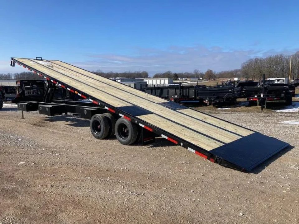 New 2026 MAXX-D 102X40 TANDEM 25.9K GN FULL TILT W/ HYDROJACKS, WIRELESS REMOTE & DISC BRAKES