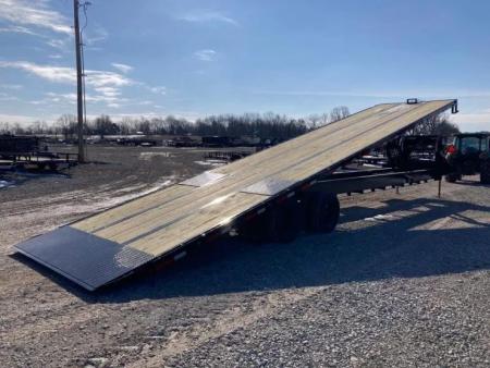 New 2026 MAXX-D 102X40 TANDEM 25.9K GN FULL TILT W/ HYDROJACKS, WIRELESS REMOTE & DISC BRAKES