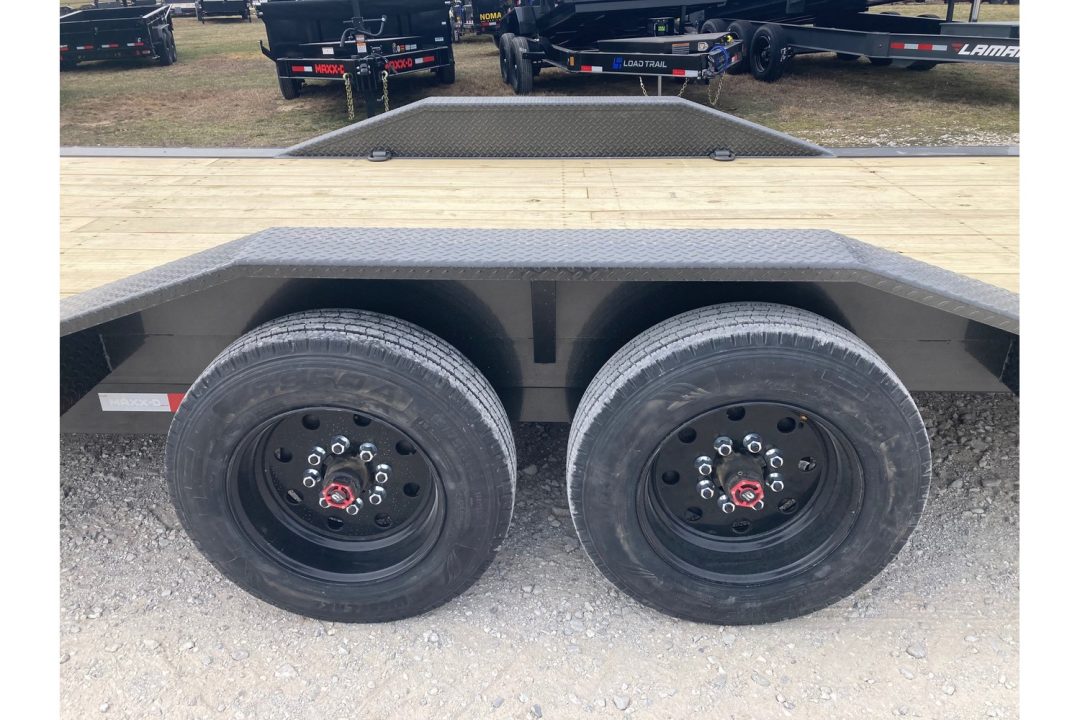 New 2026 MAXX-D 2026 MAXXD 102X24 TANDEM 17.5K TILT W/ HYDROJACKS, DRIVE OVER FENDERS & WIRELESS REMOTE