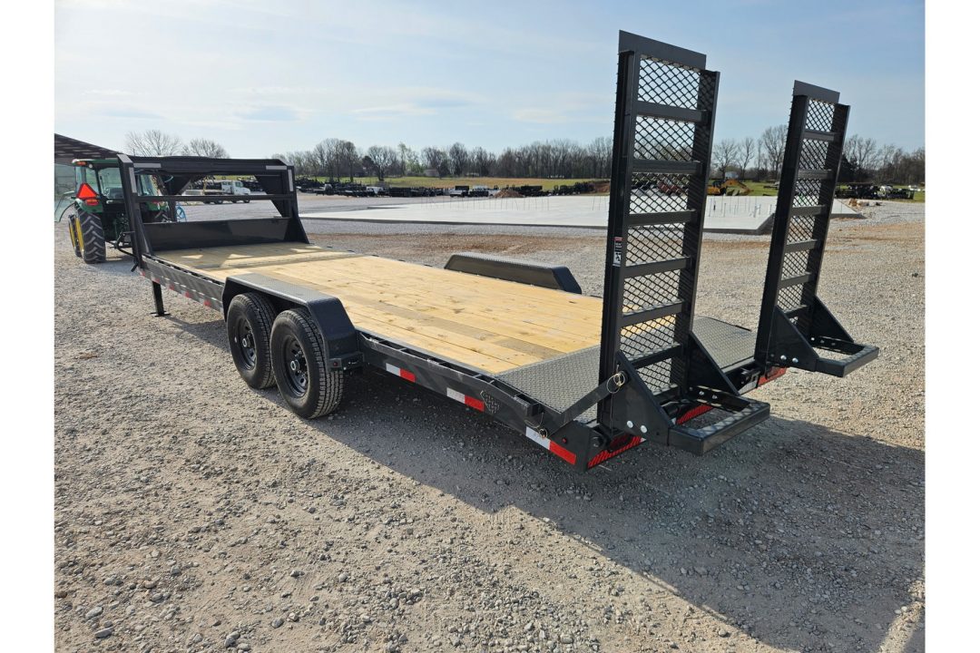 New 2026 Lamar 83X24 TANDEM 14K GOOSENECK EQUIPMENT HAULER W/2' DOVE & WIDE STANDUPS