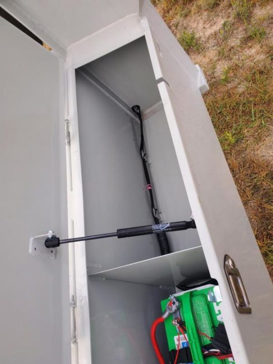 New 2025 SILVERARMOR 8' DUAL ROW HAY TRAILER W/ 10K AXLES HYDRAULIC JACK & TUFF WIRELESS (ON ORDER)