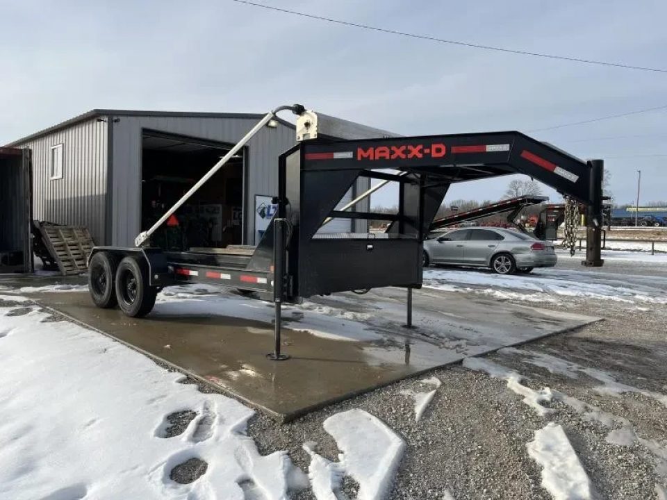 Used 2024 MAXX-D 83x14 Roll Off w/ 17.5 Wheels/ 16ply tires/ Hydro Jacks/ Wireless Remote