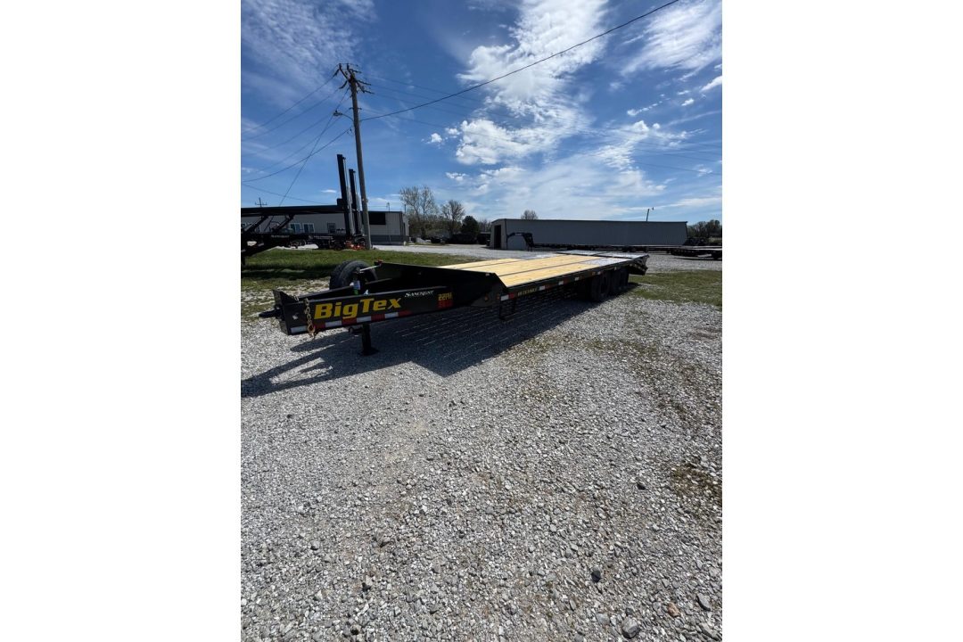New 2025 Big Tex Trailers 102X25 TANDEM 23.9K DECKOVER PINTLE W/ MAX RAMPS