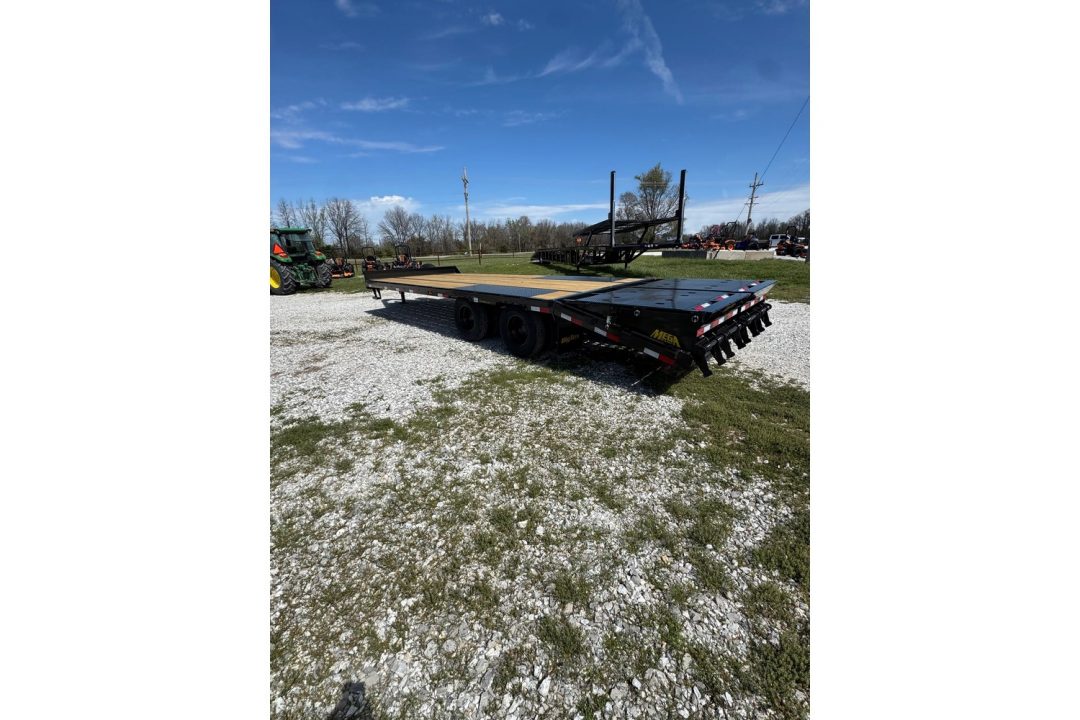 New 2025 Big Tex Trailers 102X25 TANDEM 23.9K DECKOVER PINTLE W/ MAX RAMPS