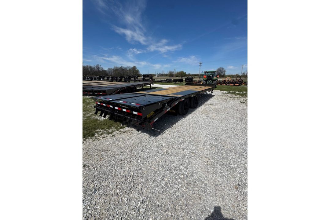 New 2025 Big Tex Trailers 102X25 TANDEM 23.9K DECKOVER PINTLE W/ MAX RAMPS