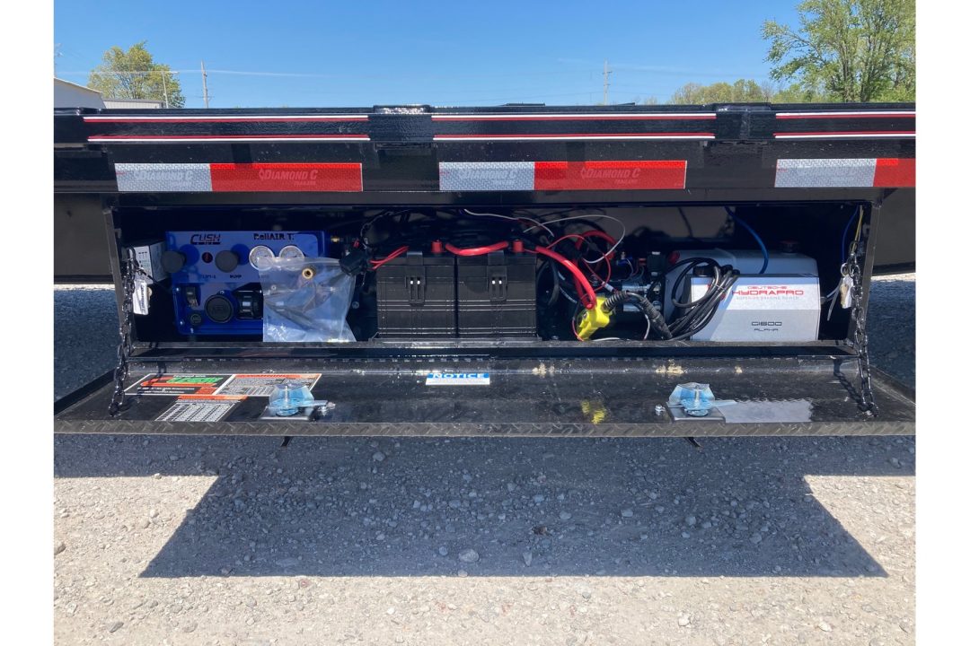 New 2026 Diamond C Trailers 102x40 TANDEM 40K GN W/ HYDROJACKS, MAX RAMPS, AIR RIDE & FRONT LIFT AXLE